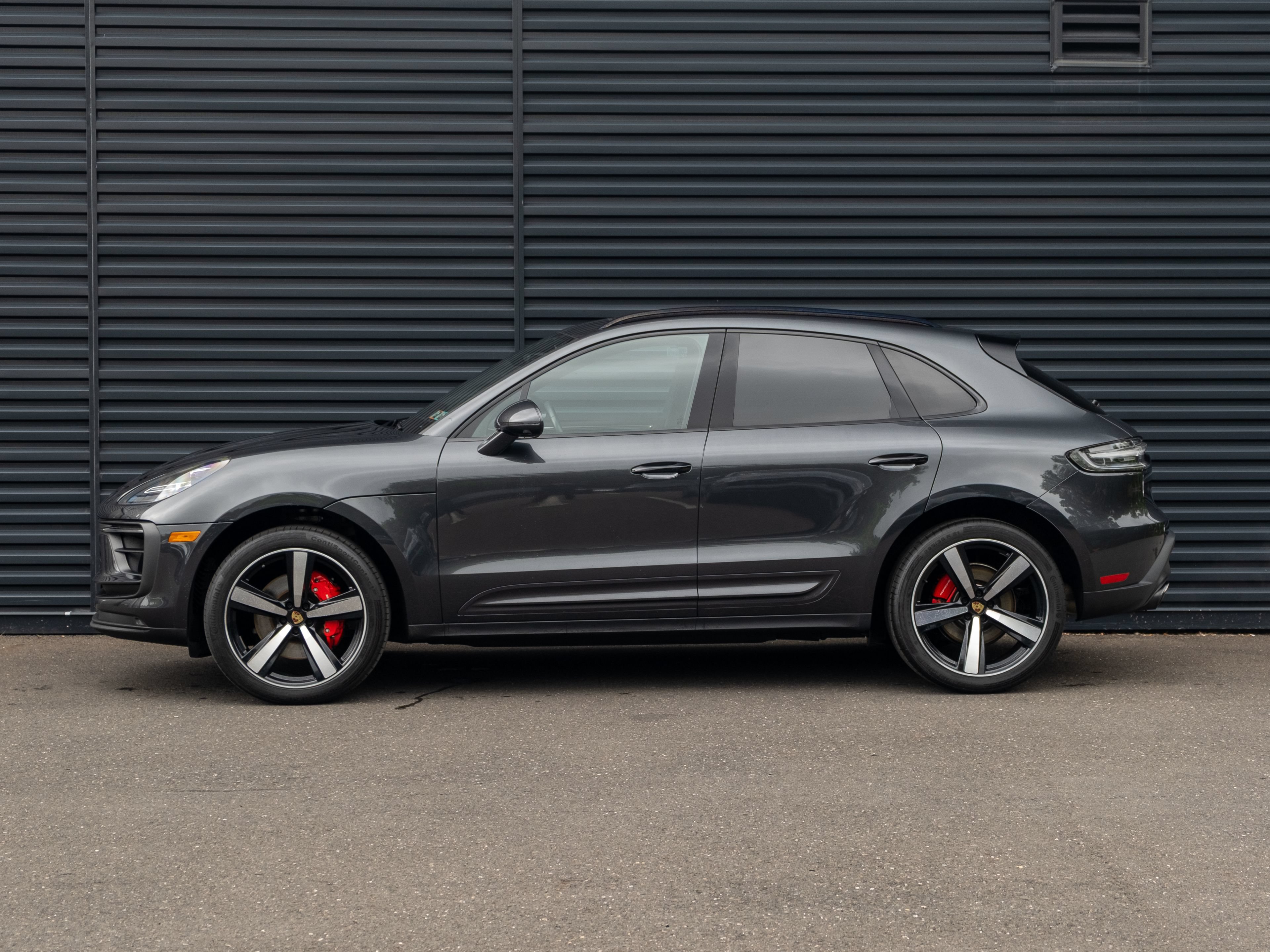 Certified 2024 Porsche Macan S AWD/4WD image 2