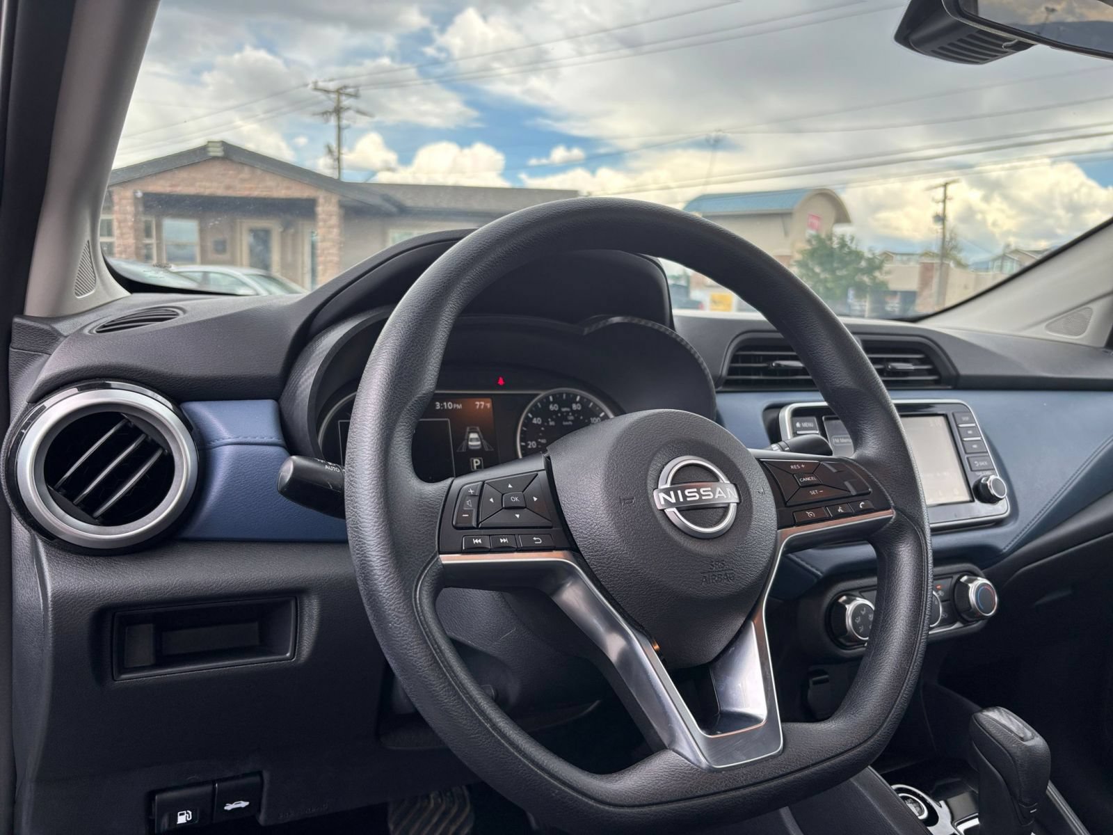 Used 2025 Nissan Versa SV FWD image 31