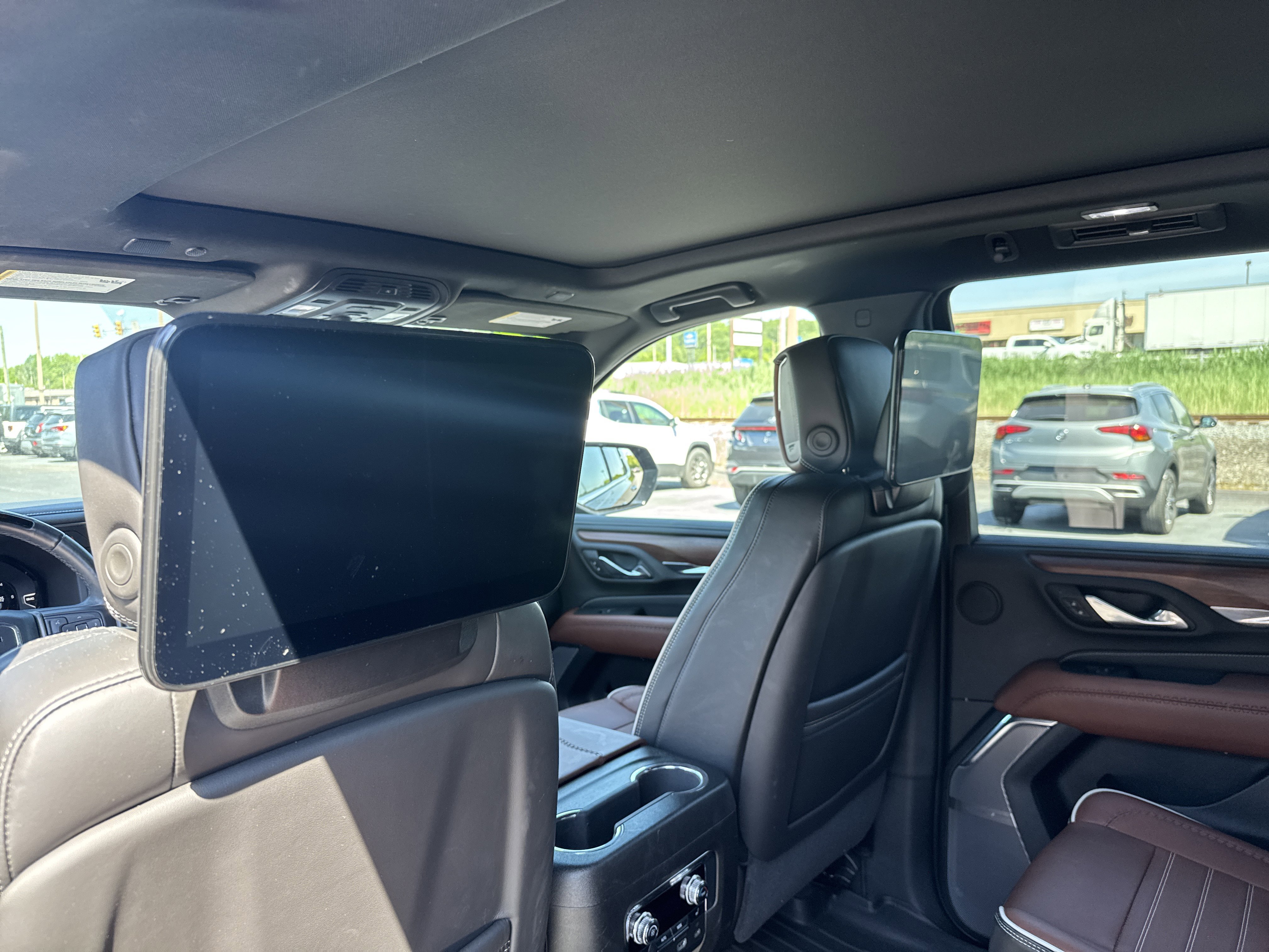 Used 2023 GMC Yukon Denali Ultimate AWD/4WD image 31