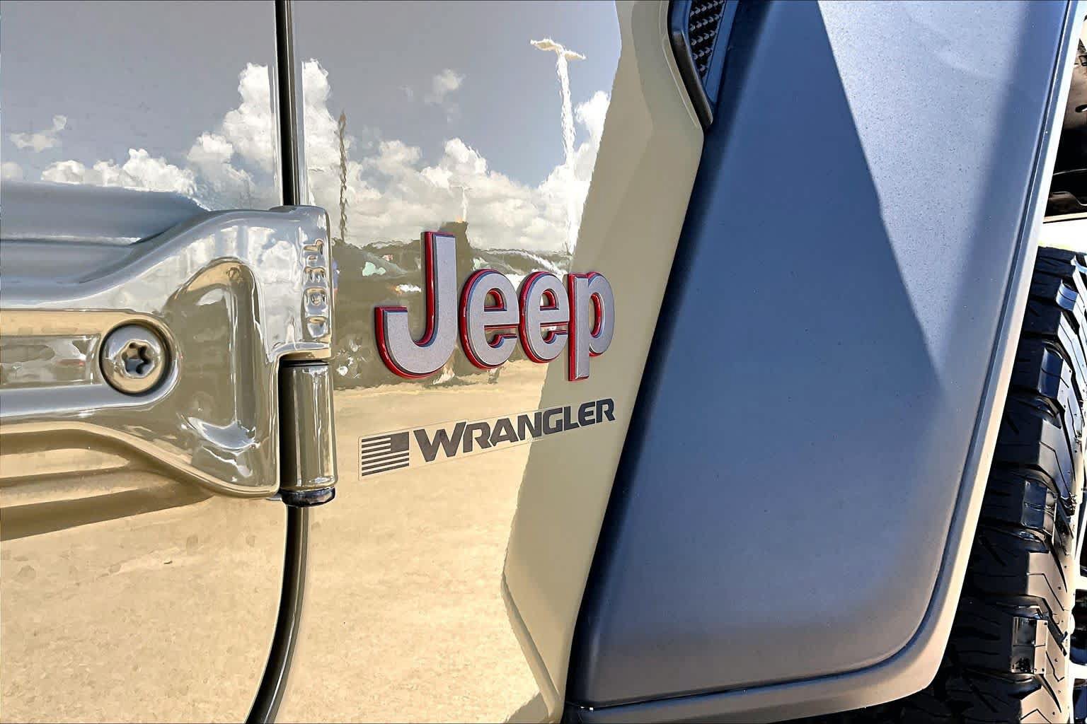 Used 2025 Jeep Wrangler Unlimited Rubicon w/ Convenience Group AWD/4WD image 31