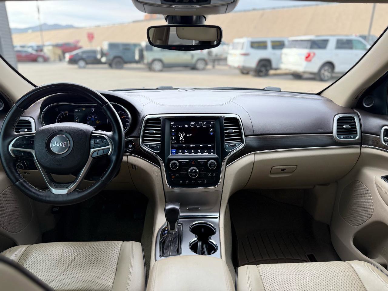 Used 2018 Jeep Grand Cherokee Overland AWD/4WD image 17