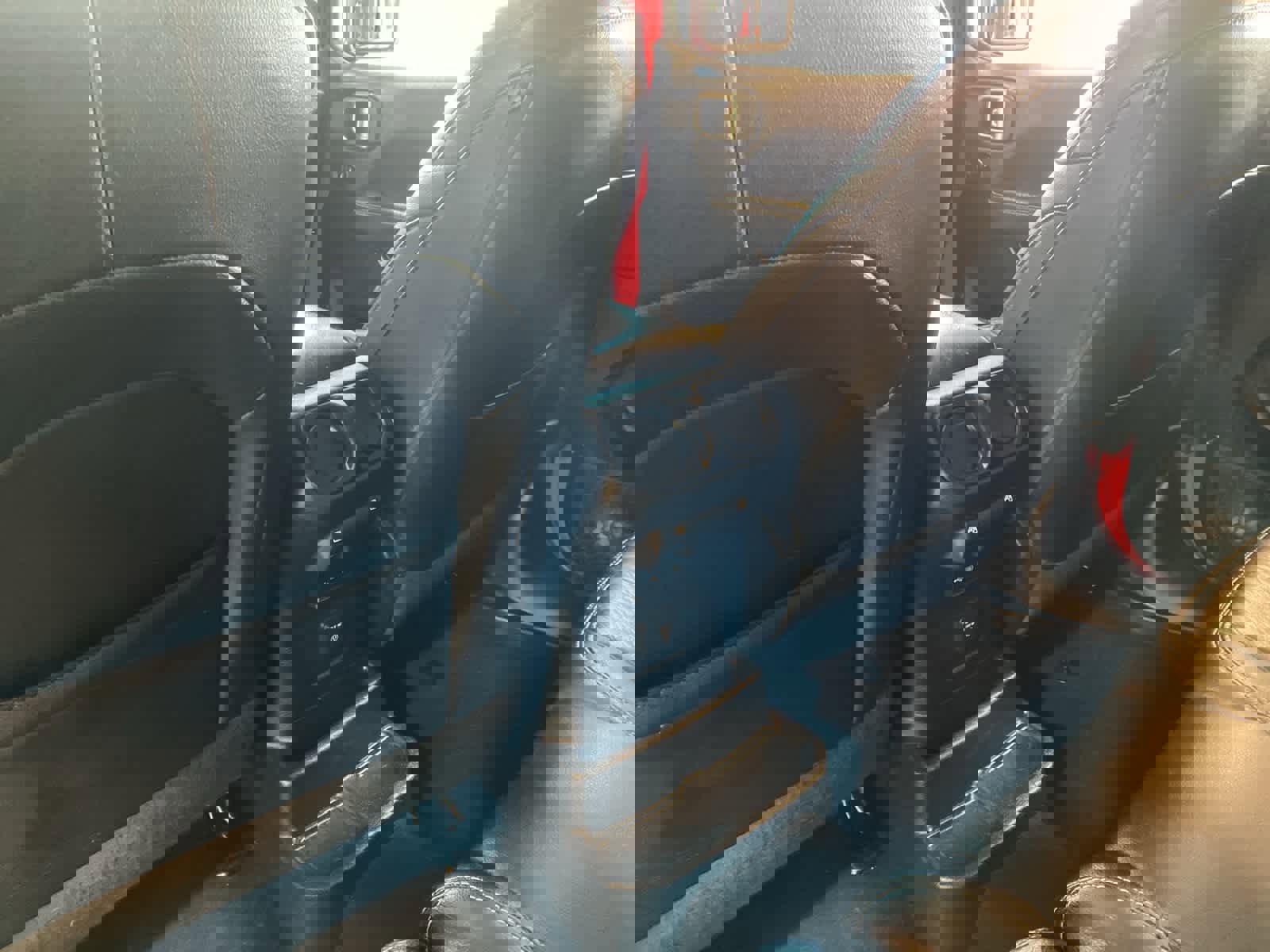 Used 2018 Jeep Wrangler Unlimited Sahara w/ Uconnect 4C Nav & Sound Group image 27