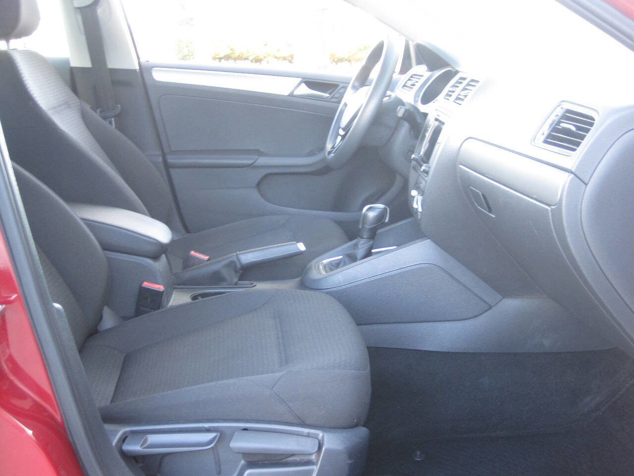 Used 2016 Volkswagen Jetta SE image 25