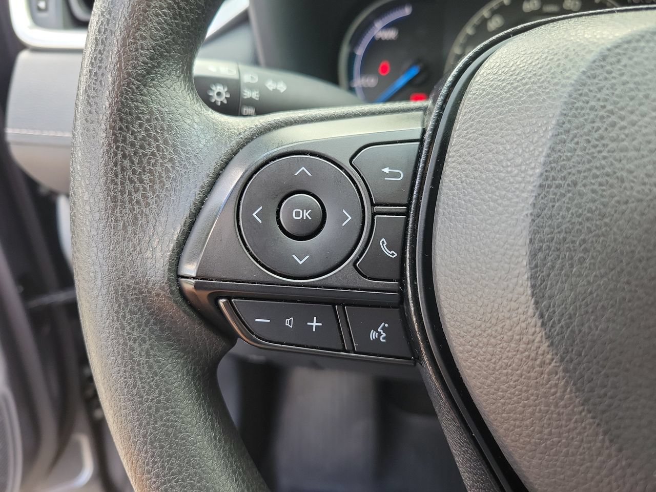 Used 2025 Toyota RAV4 LE AWD/4WD image 19