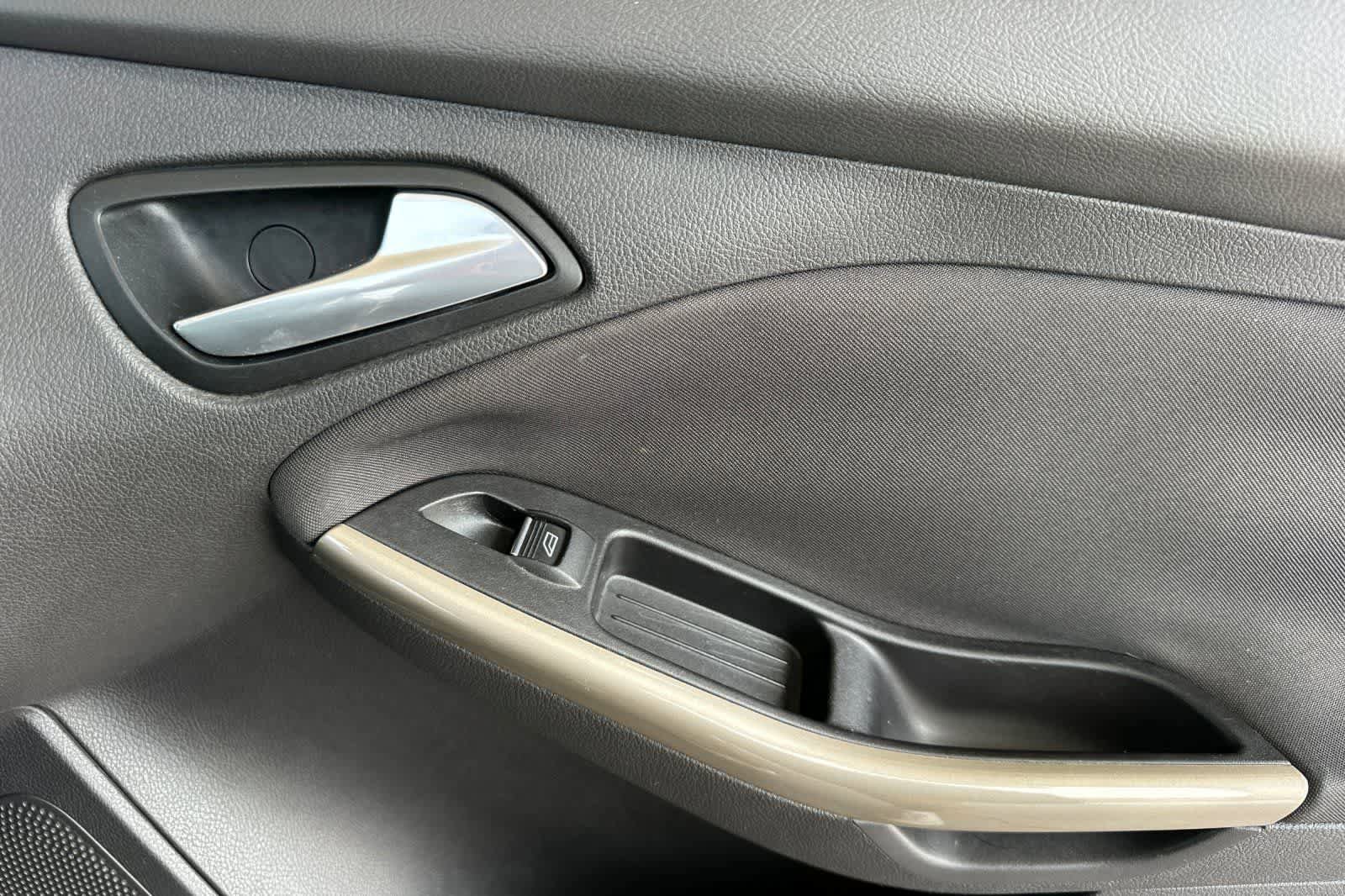 Used 2012 Ford Focus SEL FWD image 18