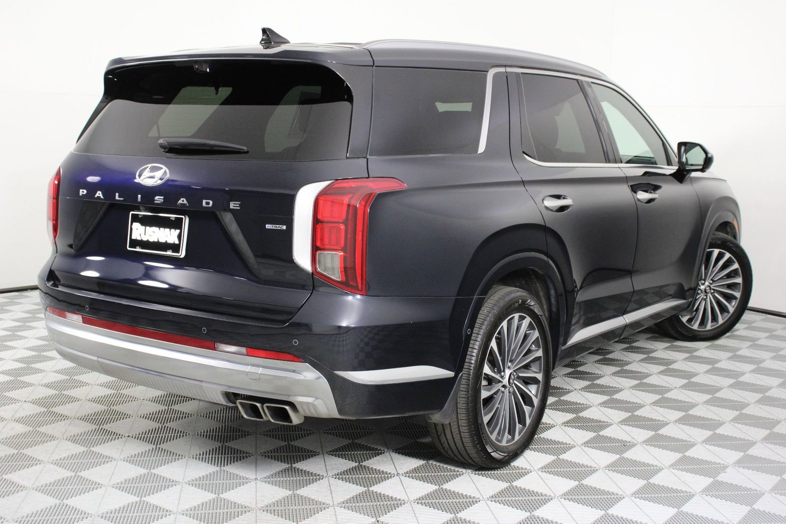 Used 2024 Hyundai Palisade Calligraphy image 4