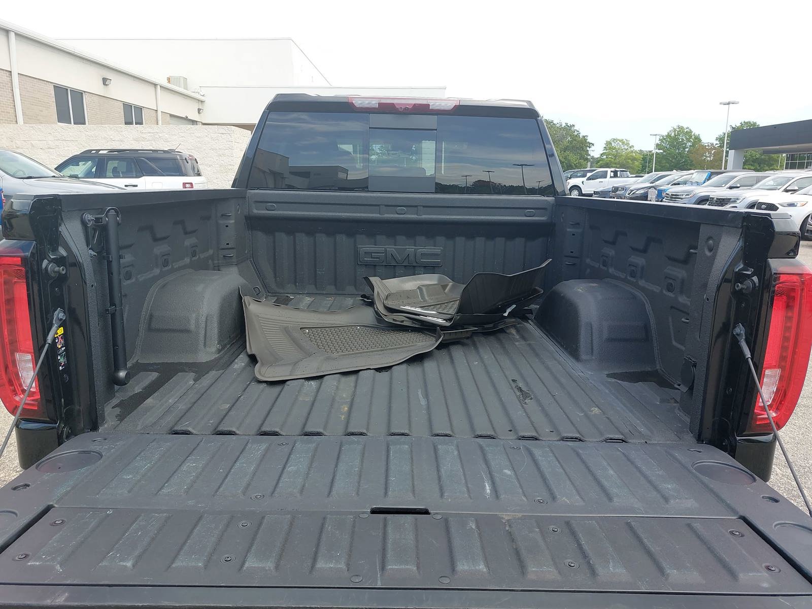 Used 2025 GMC Sierra 1500 Denali w/ Technology Package AWD/4WD image 14