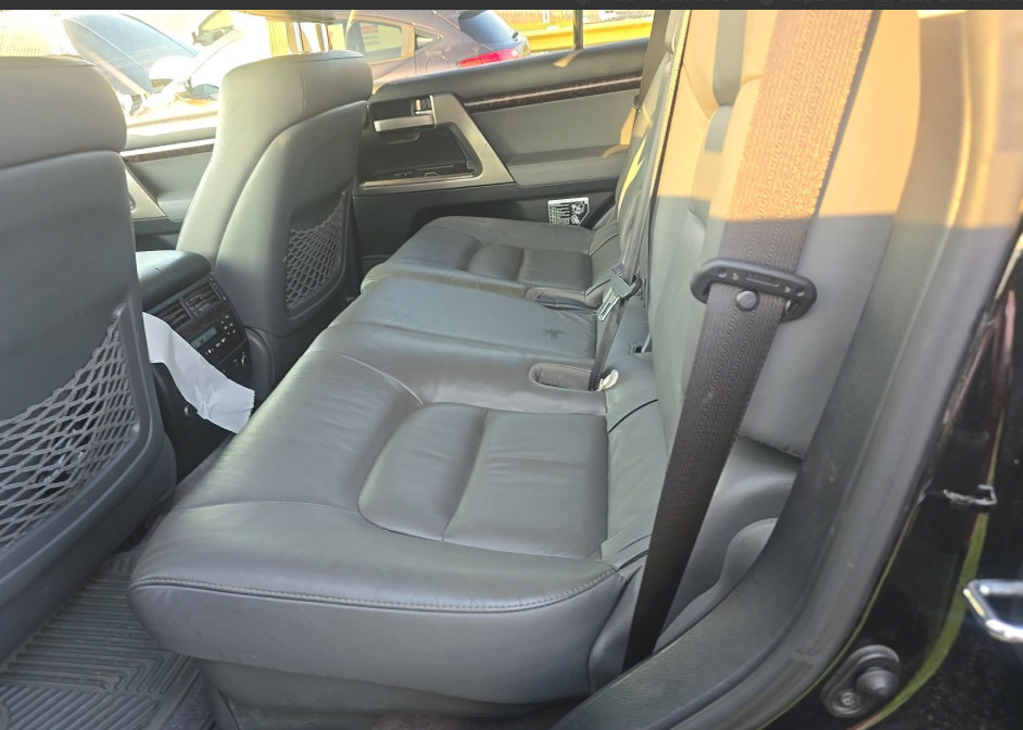 Used 2011 Toyota Land Cruiser w/ Upgrade Pkg AWD/4WD image 17