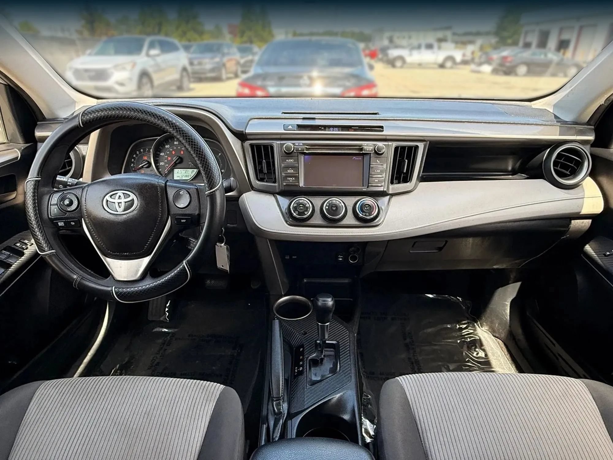Used 2013 Toyota RAV4 LE FWD image 3