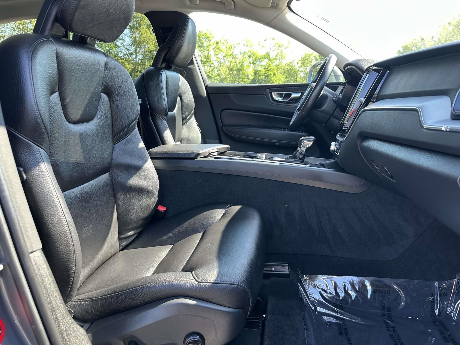 Used 2018 Volvo XC60 T5 Momentum w/ Convenience Package AWD/4WD image 26