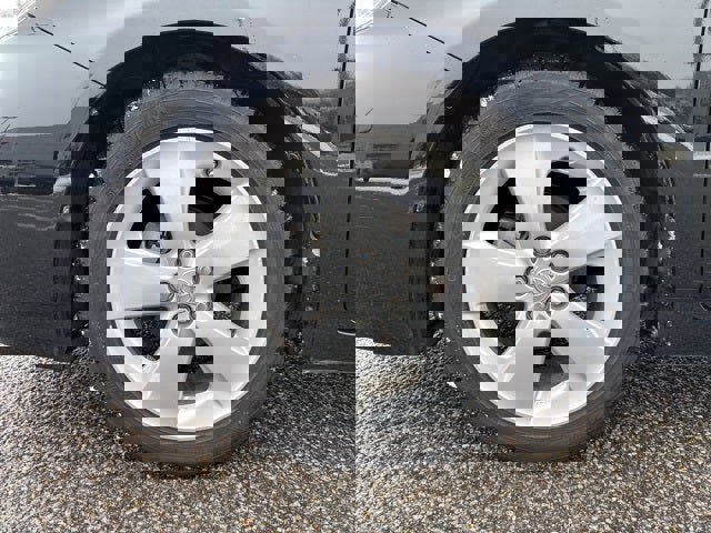 Used 2014 Toyota Prius Five image 6