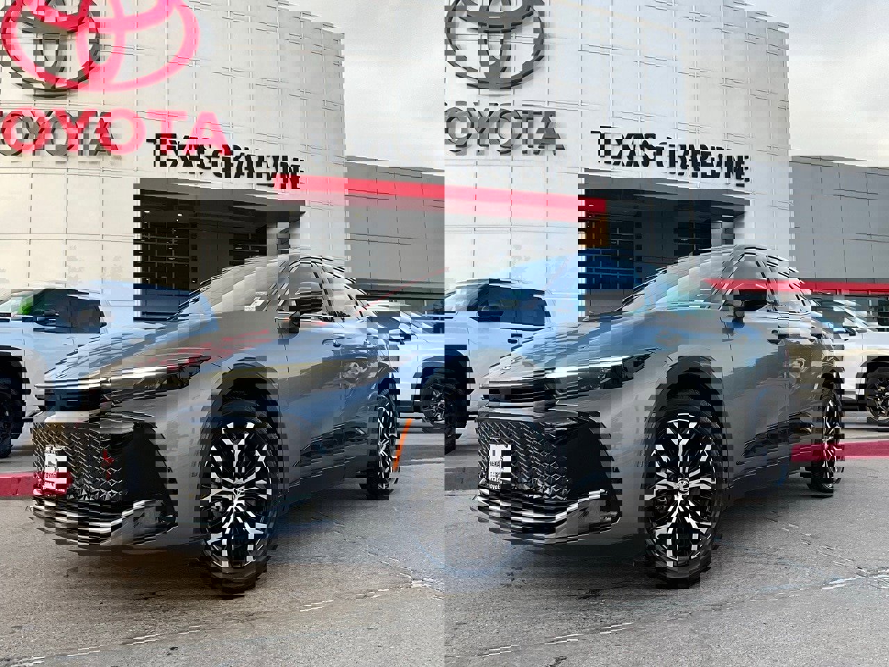 Used 2025 Toyota Crown XLE image 2