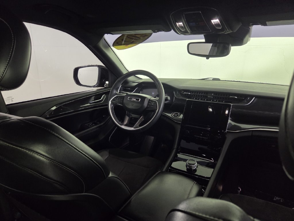 Used 2022 Jeep Grand Cherokee L Laredo RWD image 32