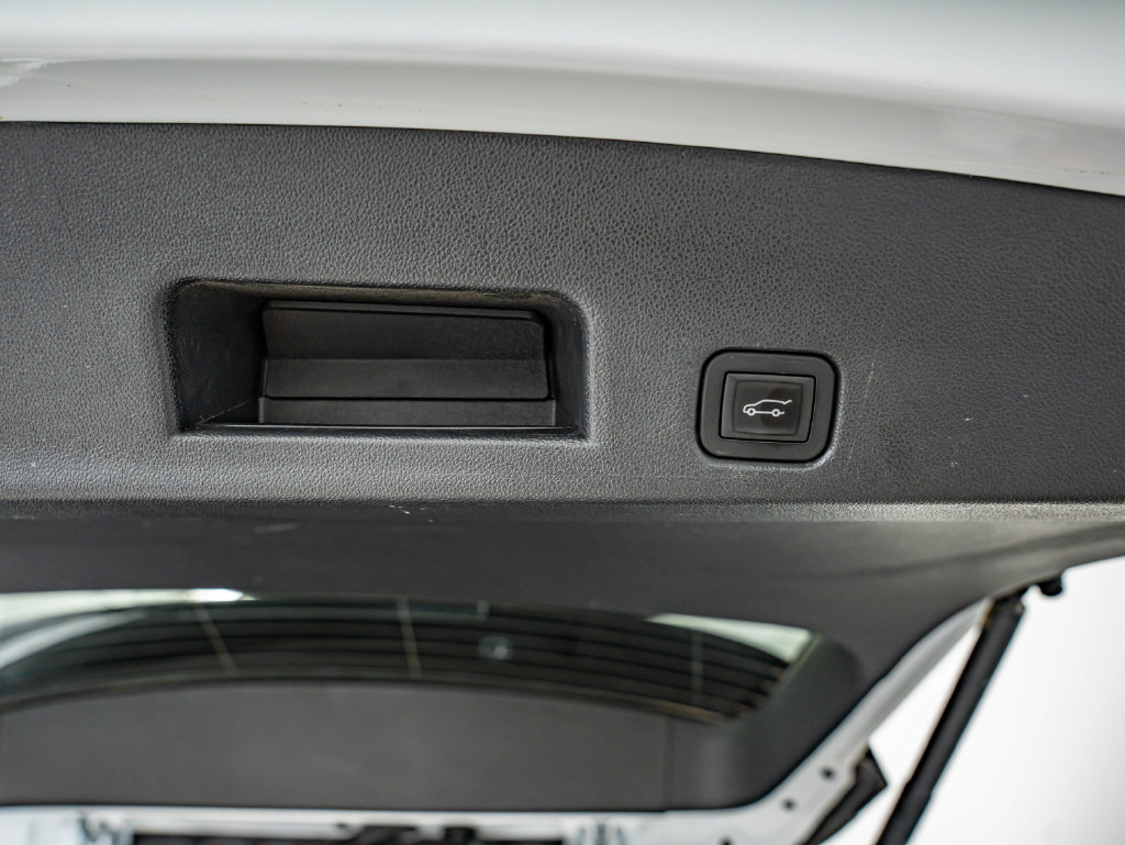 Used 2024 Chevrolet Traverse LS FWD image 39