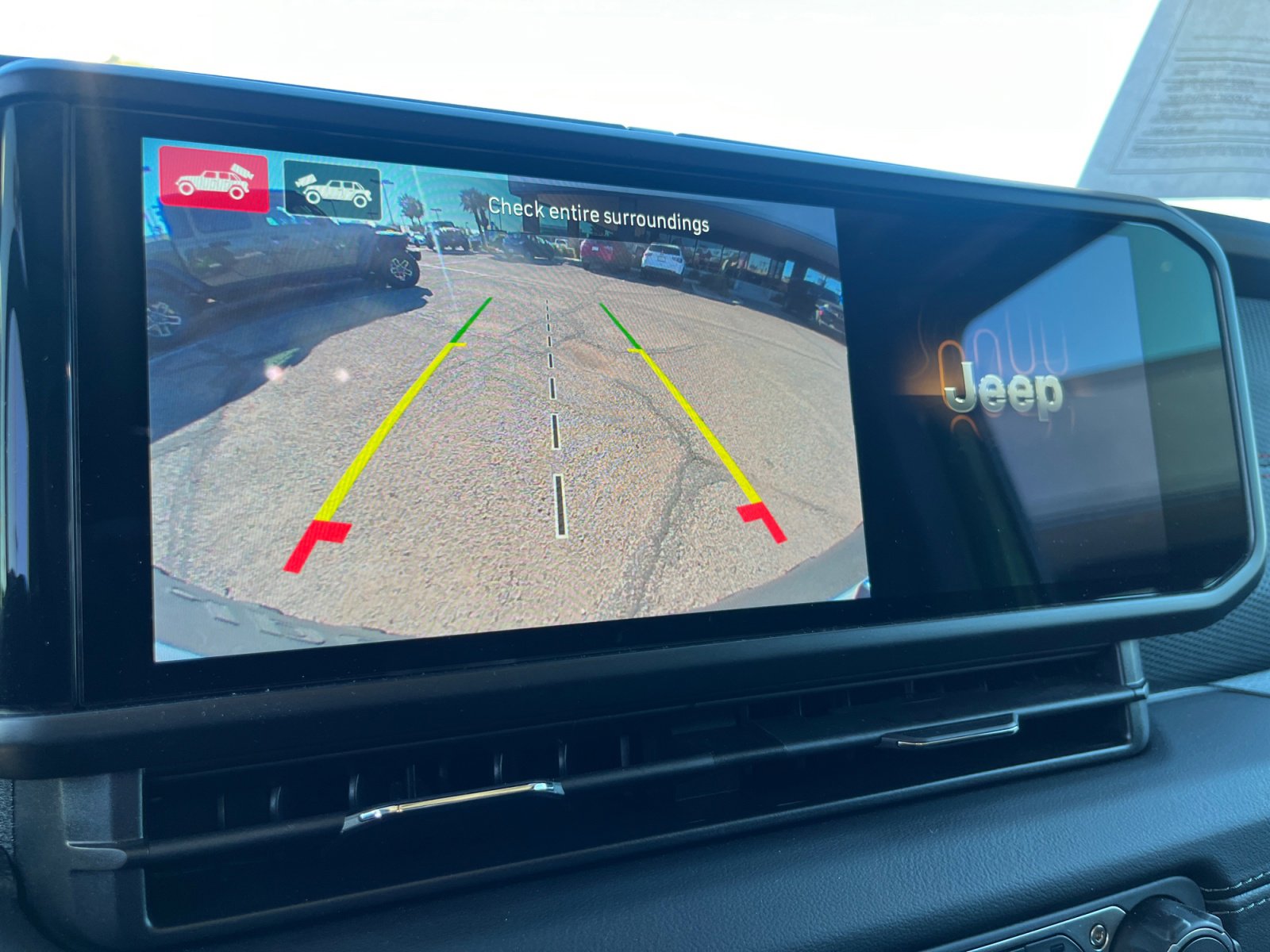 Used 2025 Jeep Wrangler Unlimited Rubicon w/ Technology Group image 28