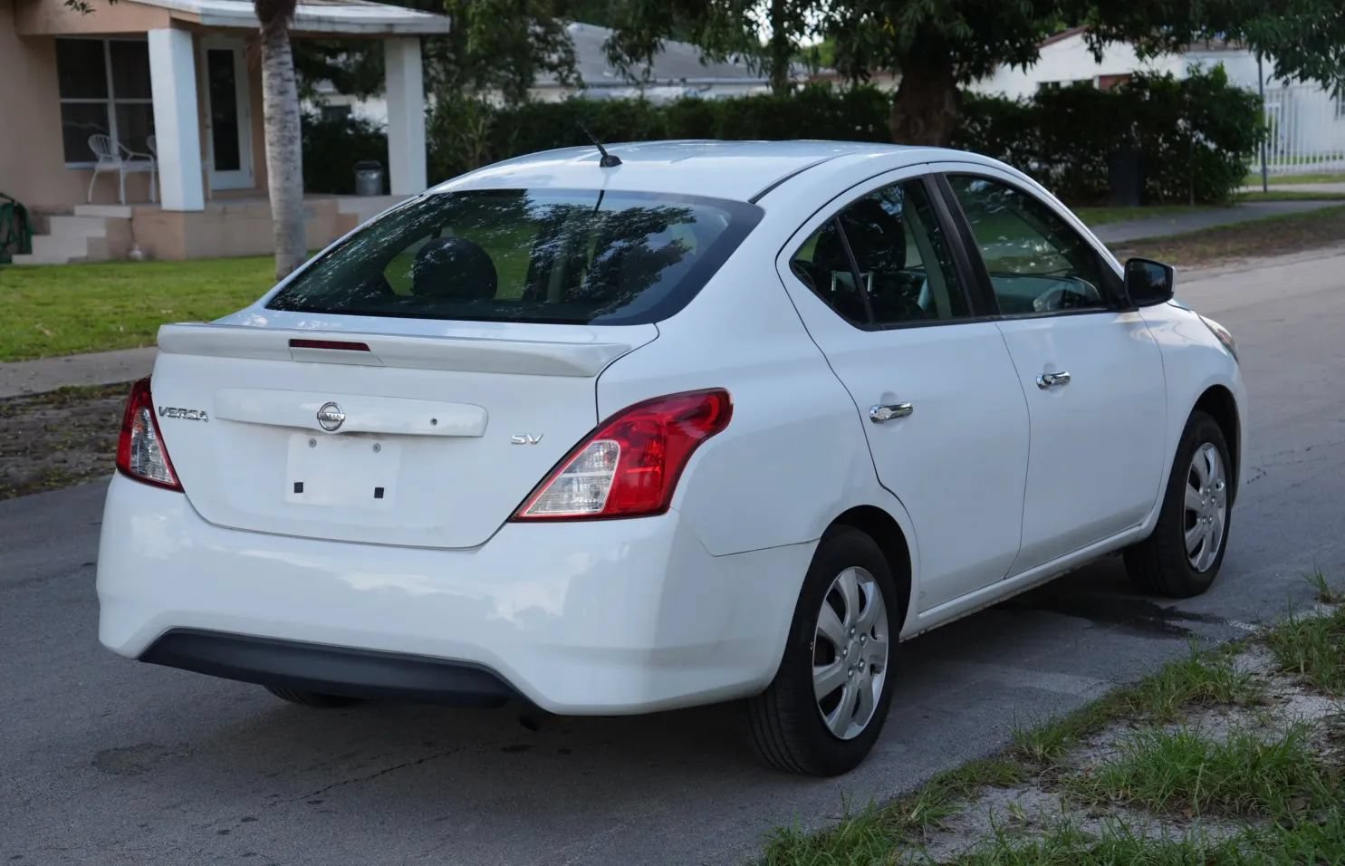 Used 2018 Nissan Versa SV FWD image 6