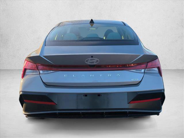 Used 2025 Hyundai Elantra Limited image 6
