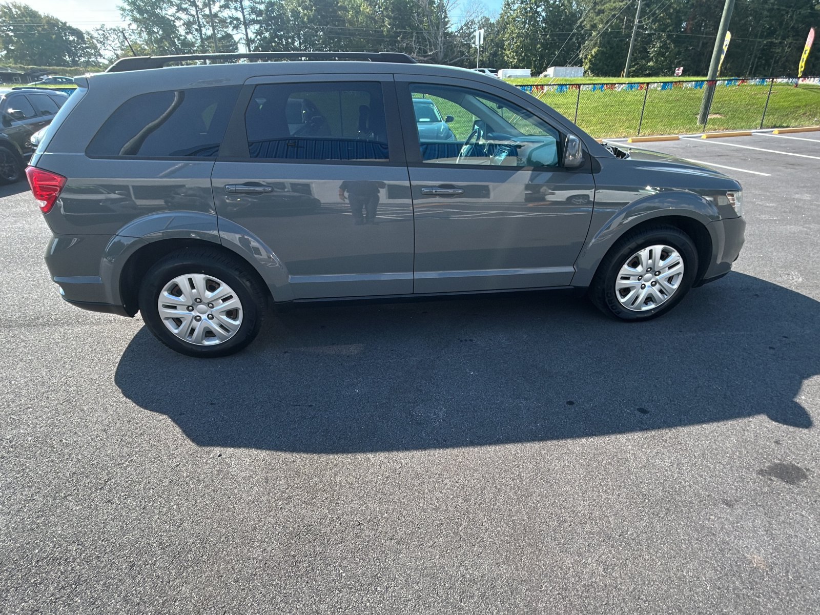 Used 2019 Dodge Journey SE w/ Premium Group FWD image 6
