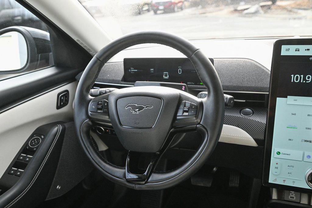 Certified 2025 Ford Mustang Mach-E Premium image 31