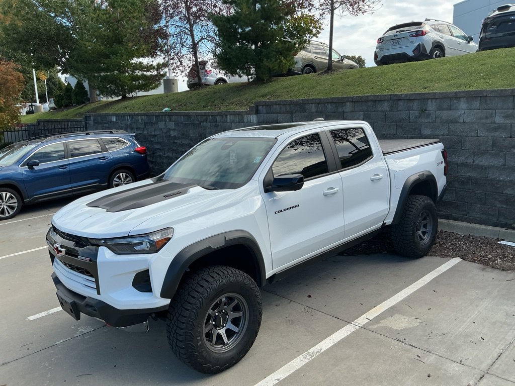 Used 2026 Chevrolet Colorado ZR2 w/ Technology Package AWD/4WD image 4