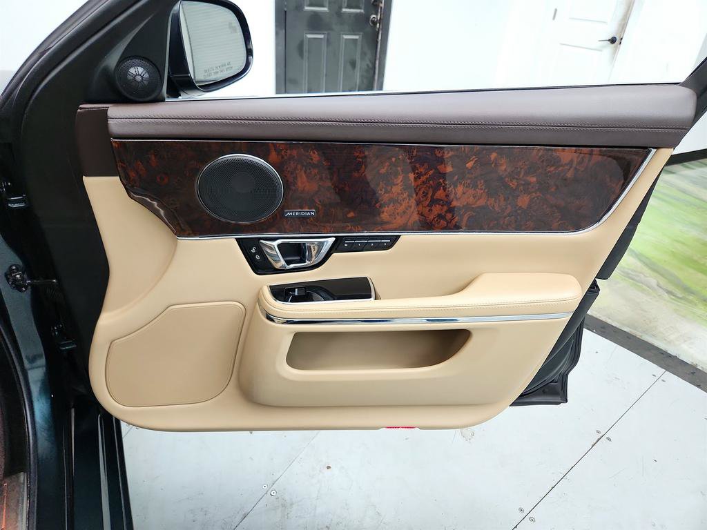 Used 2015 Jaguar XJ AWD image 29