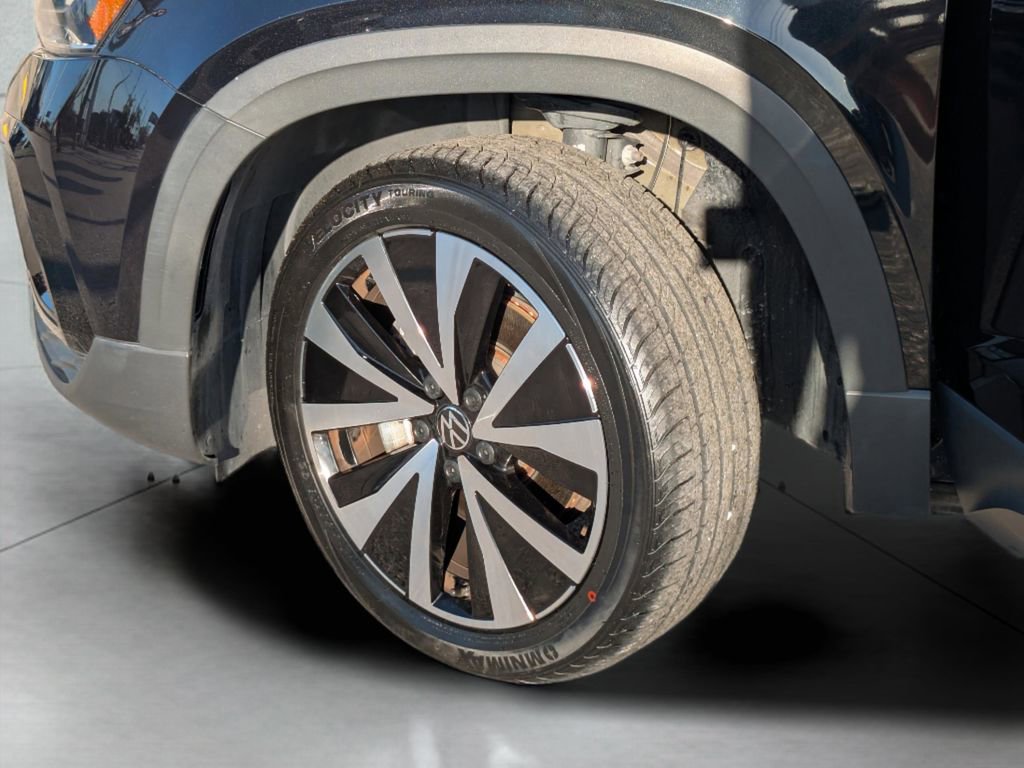 Certified 2023 Volkswagen Taos SE FWD image 32