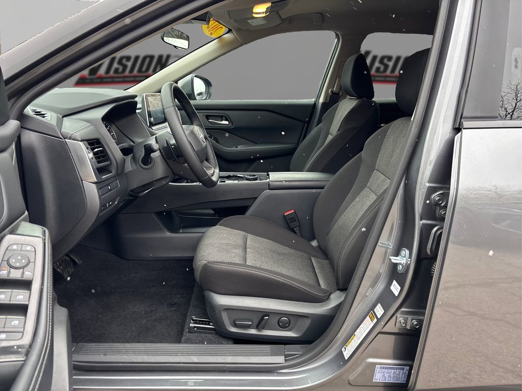 Used 2025 Nissan Rogue SV image 9