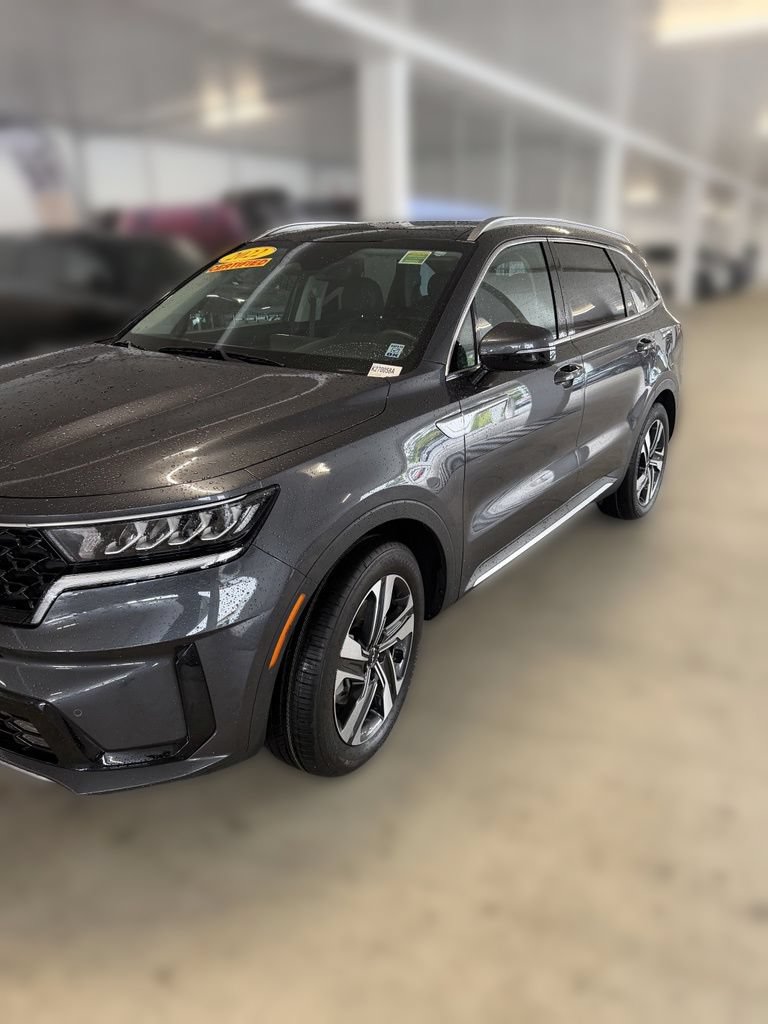 Certified 2022 Kia Sorento EX w/ Panoramic Sunroof Package AWD/4WD image 4