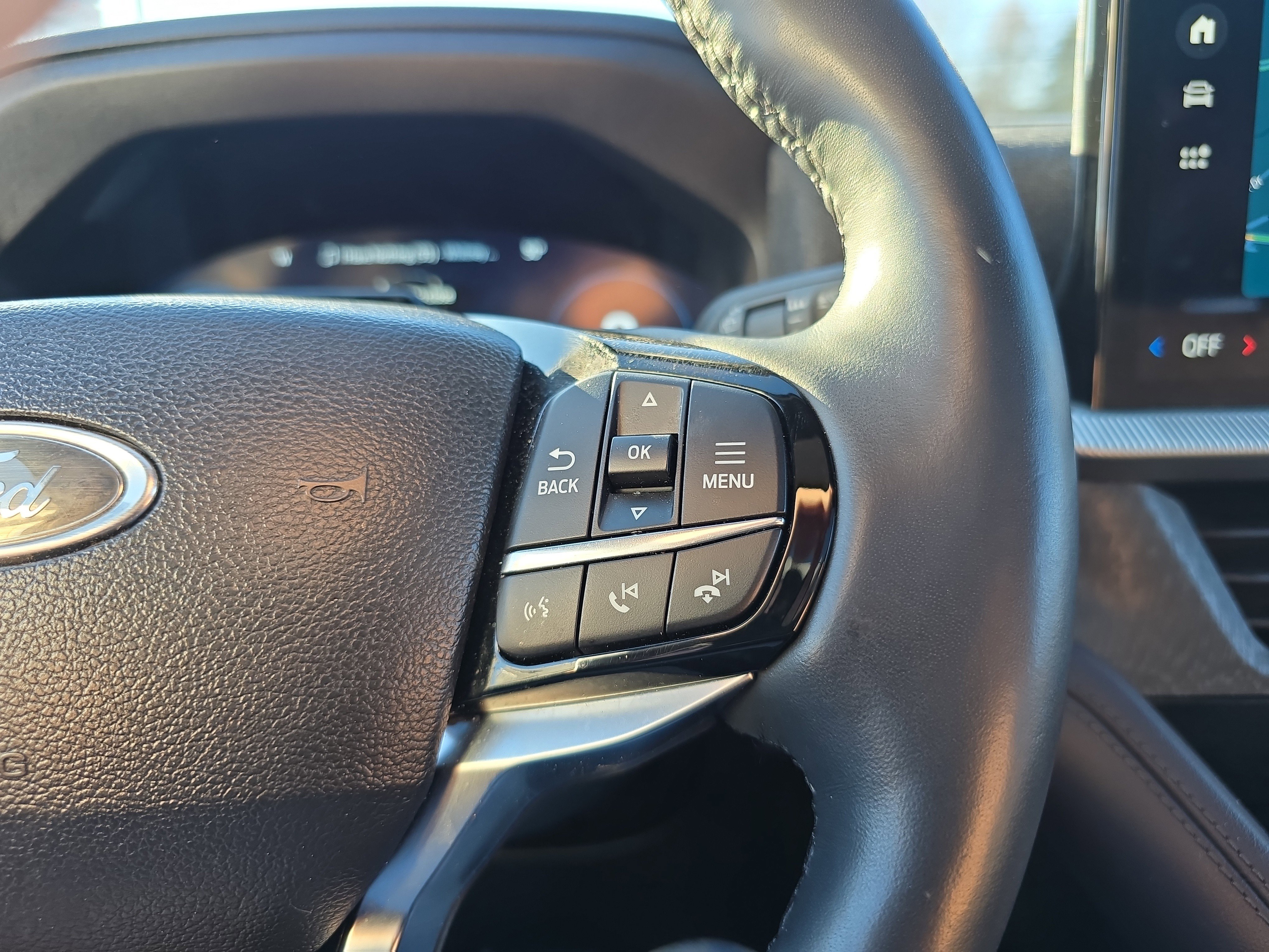 Used 2025 Ford Explorer Platinum w/ LUX Leather Package AWD/4WD image 21