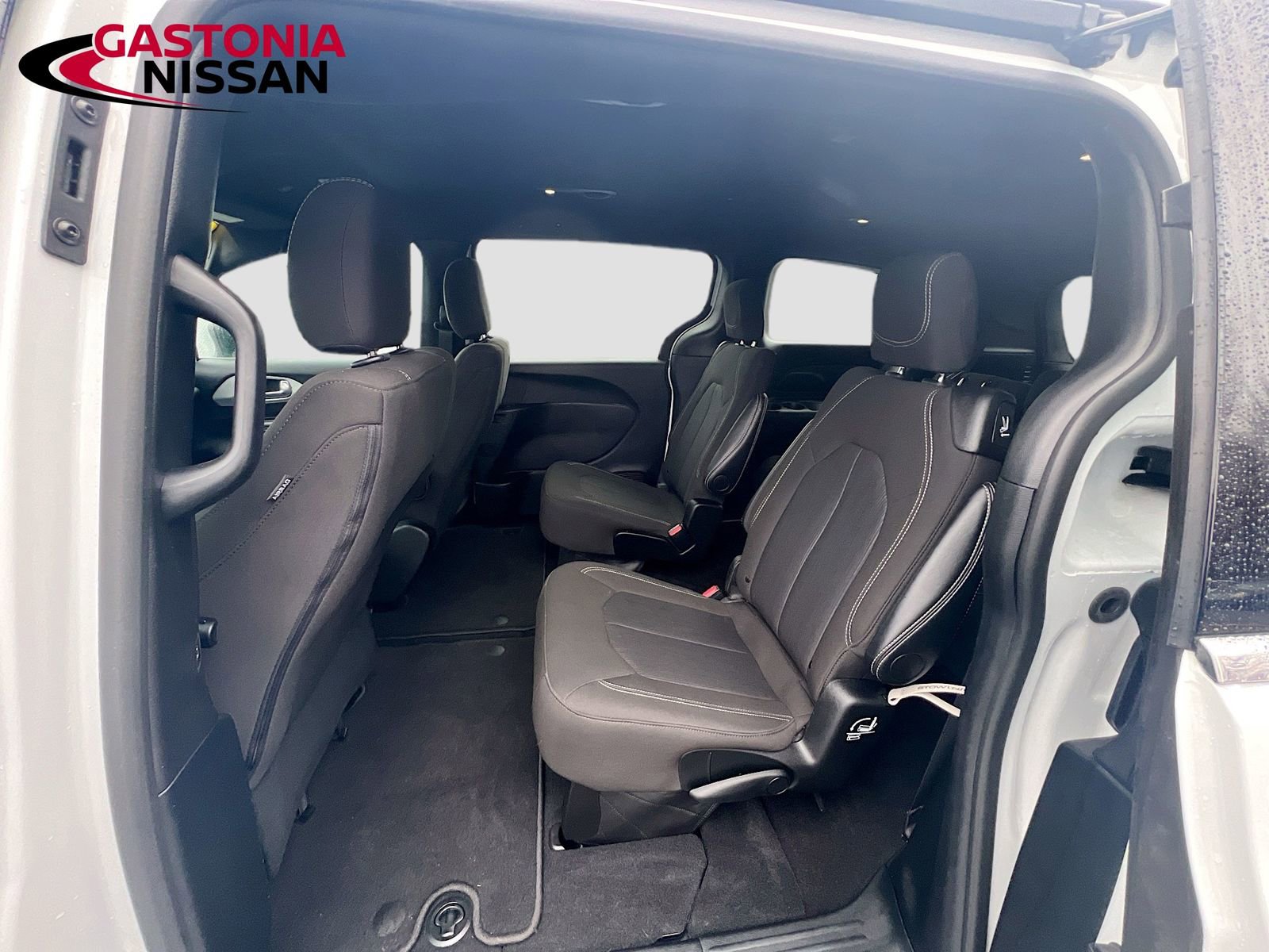 Used 2024 Chrysler Pacifica Touring image 32