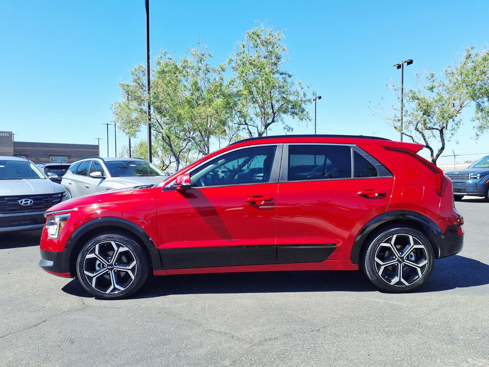 Used 2024 Kia Niro EX Touring FWD image 3