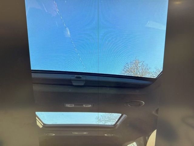 Used 2023 Chevrolet Traverse Premier image 10