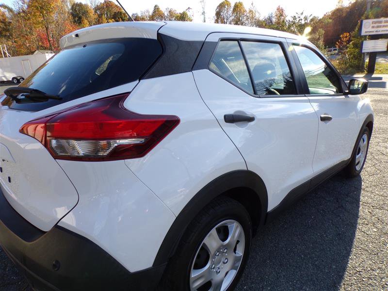 Used 2020 Nissan Kicks S image 9