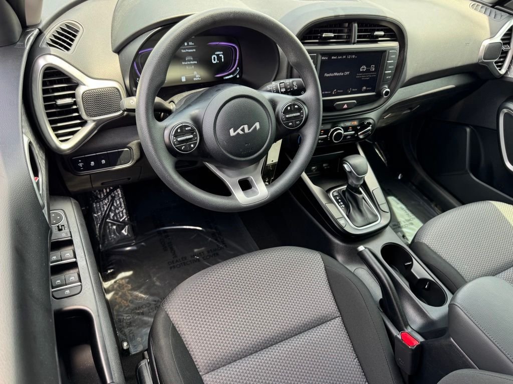 Used 2025 Kia Soul LX FWD image 25