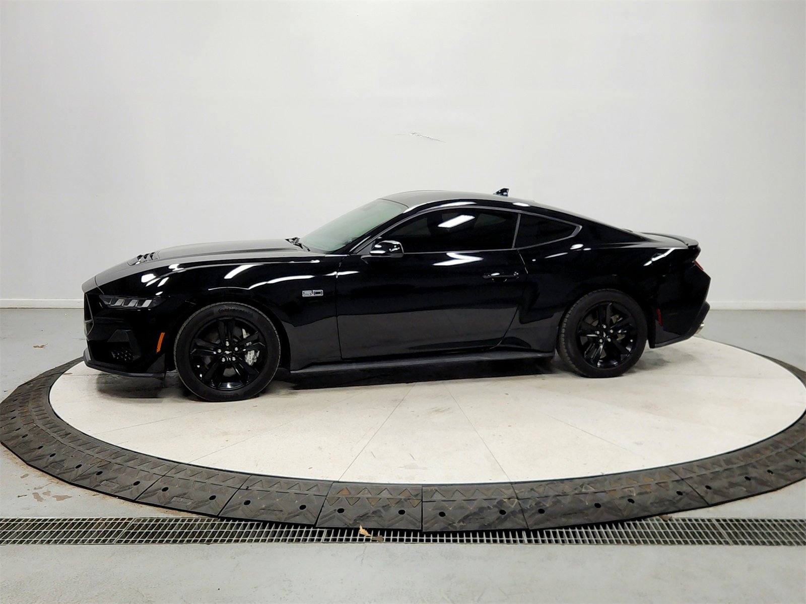 Used 2024 Ford Mustang GT image 4