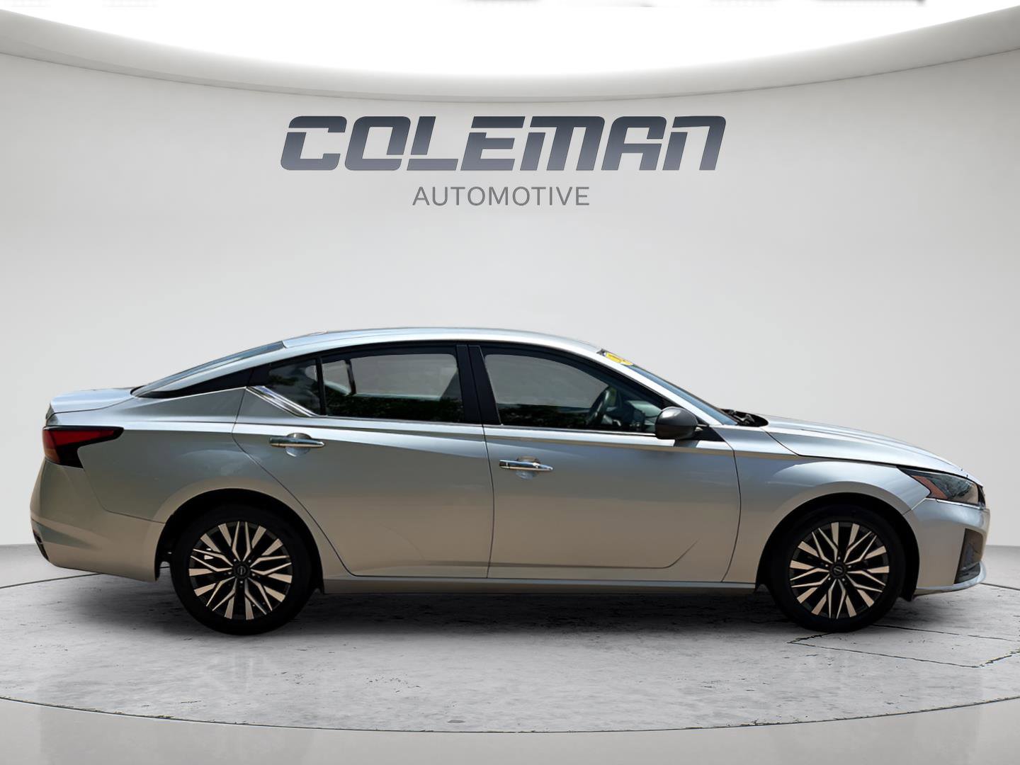 Used 2024 Nissan Altima 2.5 SV FWD image 6