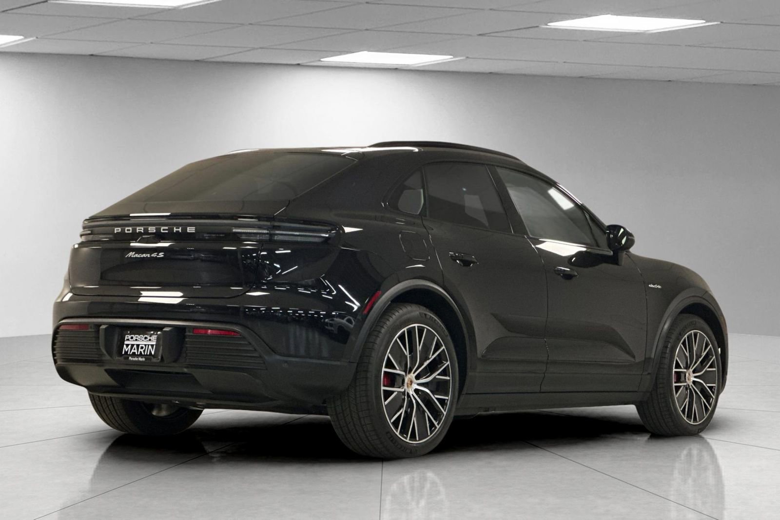 New 2025 Porsche Macan 4S Electric image 8
