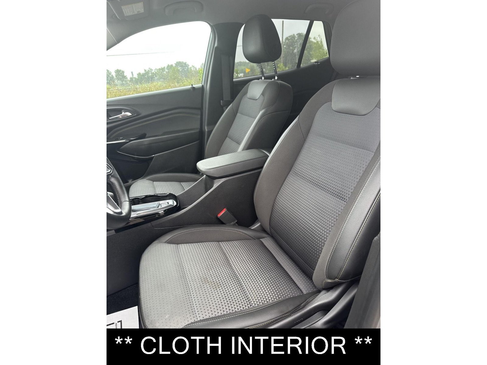 Used 2024 Chevrolet Trax LT w/ LT Convenience Package FWD image 4