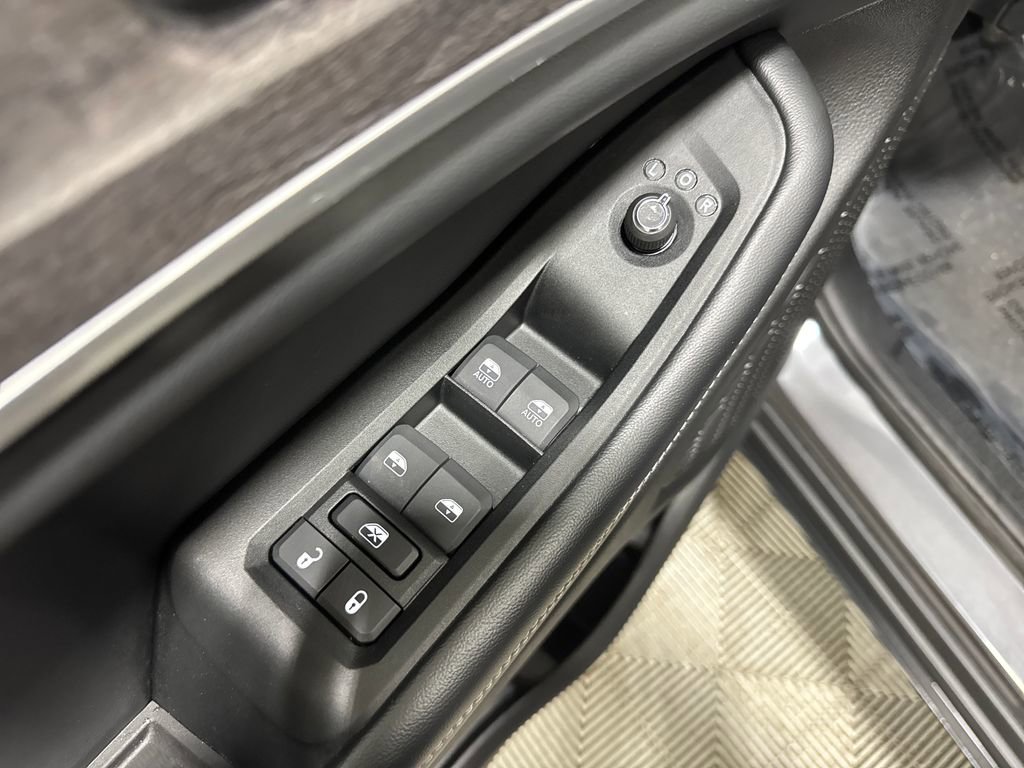 Used 2024 Jeep Grand Cherokee Limited AWD/4WD image 19