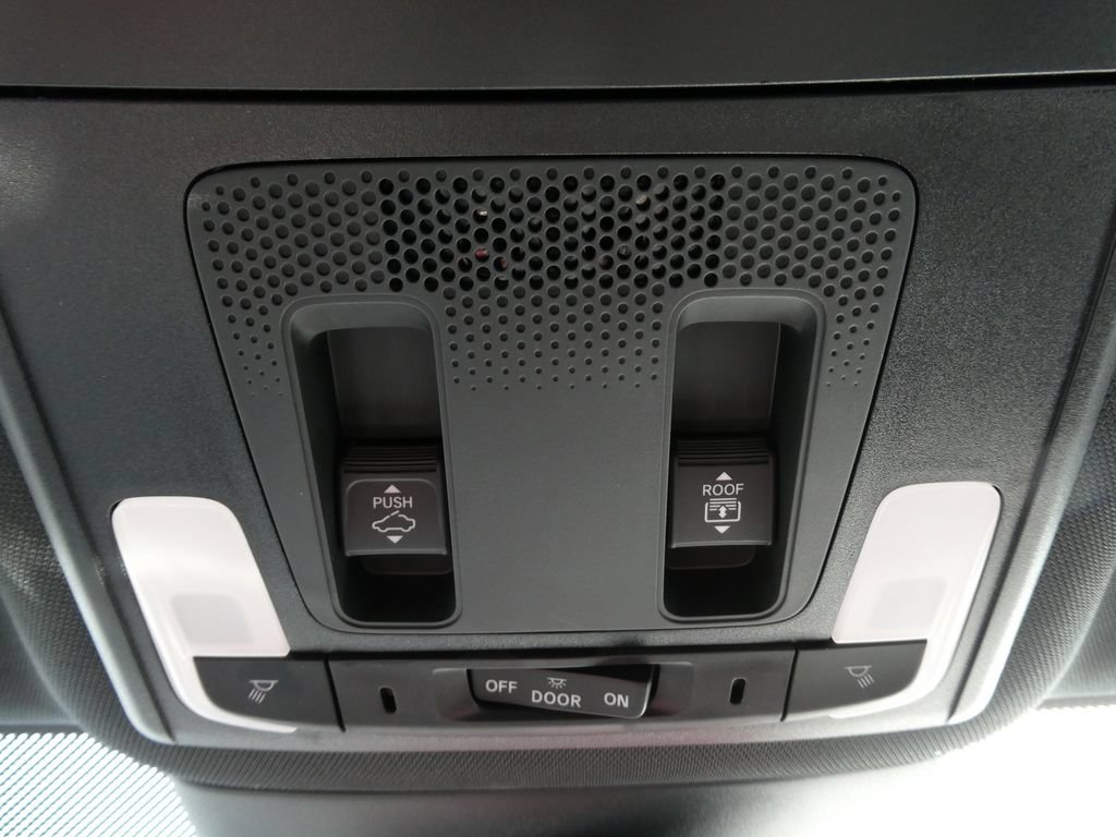 Used 2025 Honda Pilot Black Edition image 32