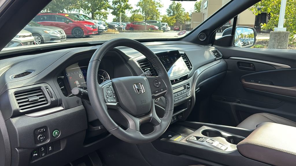 Certified 2025 Honda Passport EX-L image 23