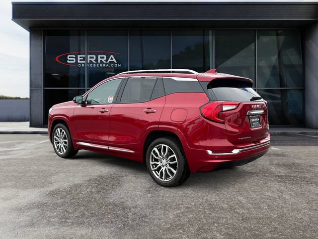 Used 2024 GMC Terrain Denali w/ Denali Premium Package AWD/4WD image 3