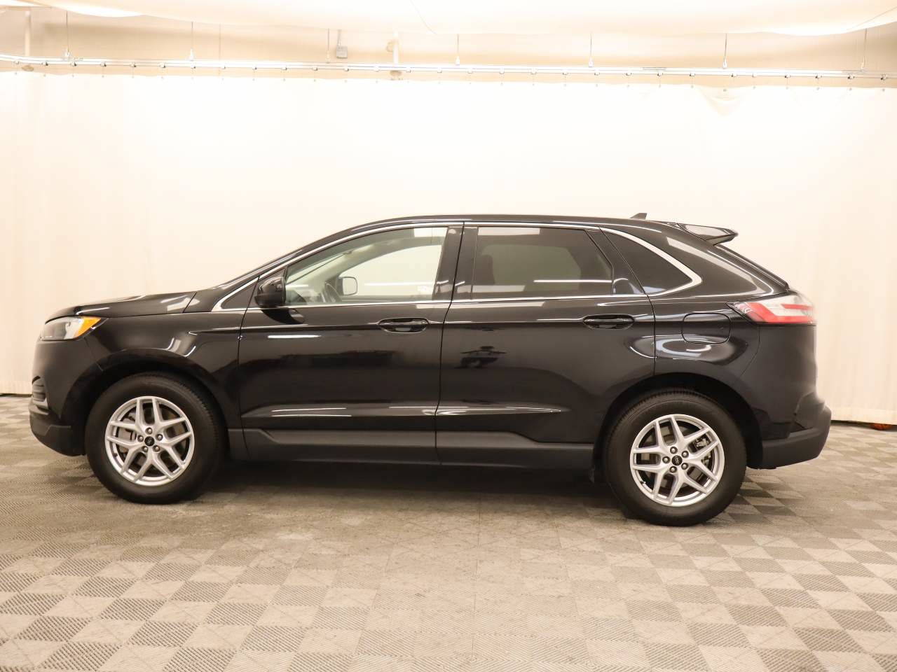 Used 2024 Ford Edge SEL AWD/4WD image 2