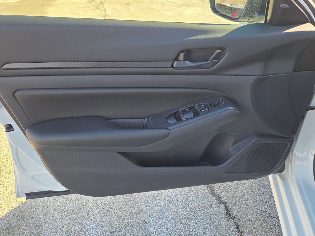 Used 2025 Nissan Altima 2.5 S FWD image 17