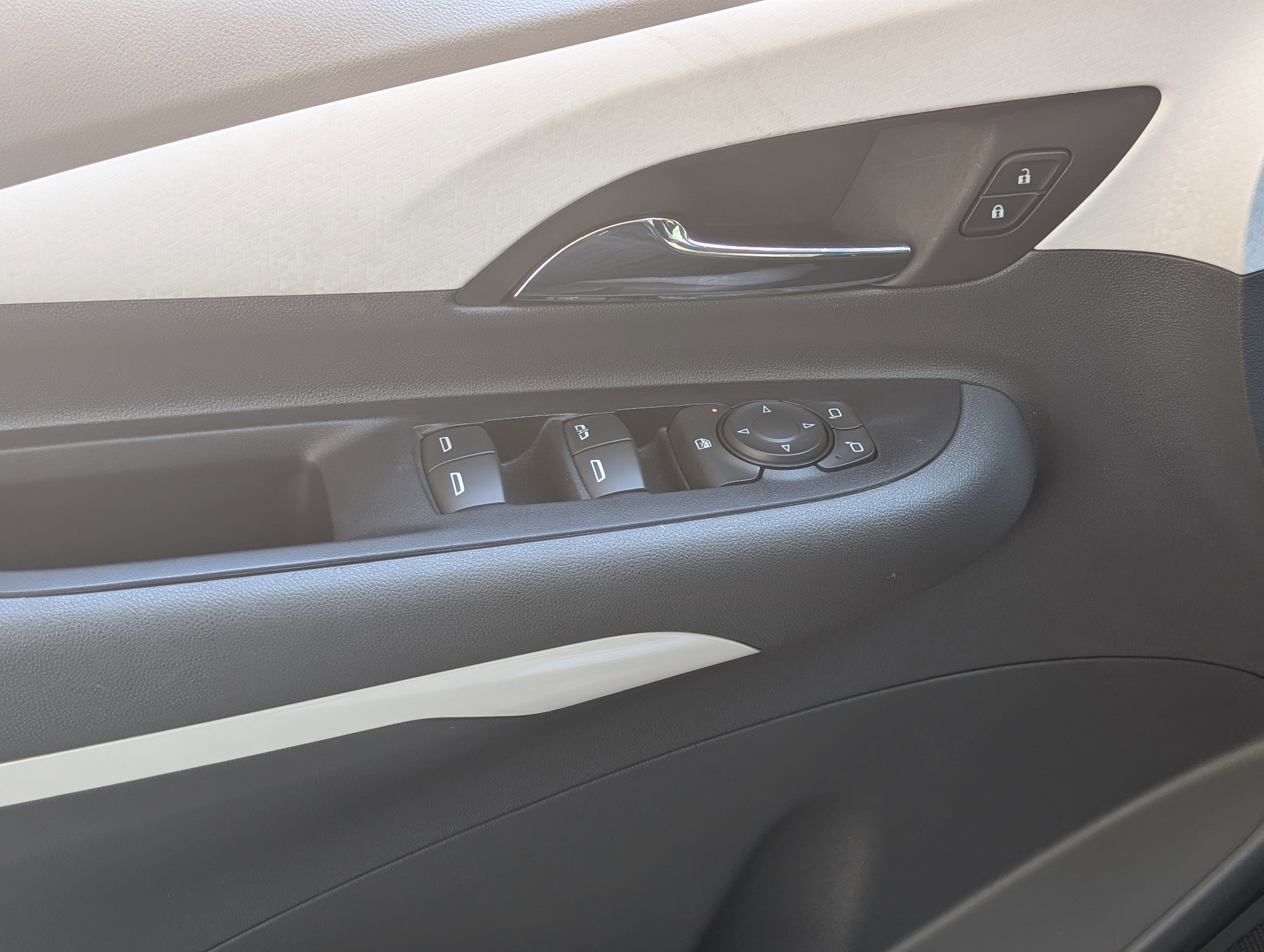 Used 2017 Chevrolet Bolt LT image 15