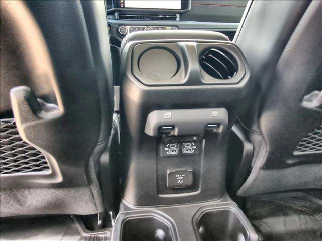 Used 2025 Jeep Gladiator Rubicon w/ Convenience Group AWD/4WD image 19