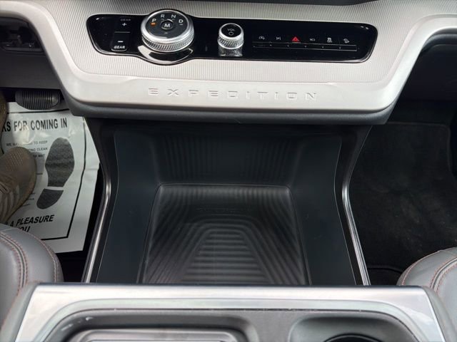 Used 2025 Ford Expedition Active image 42