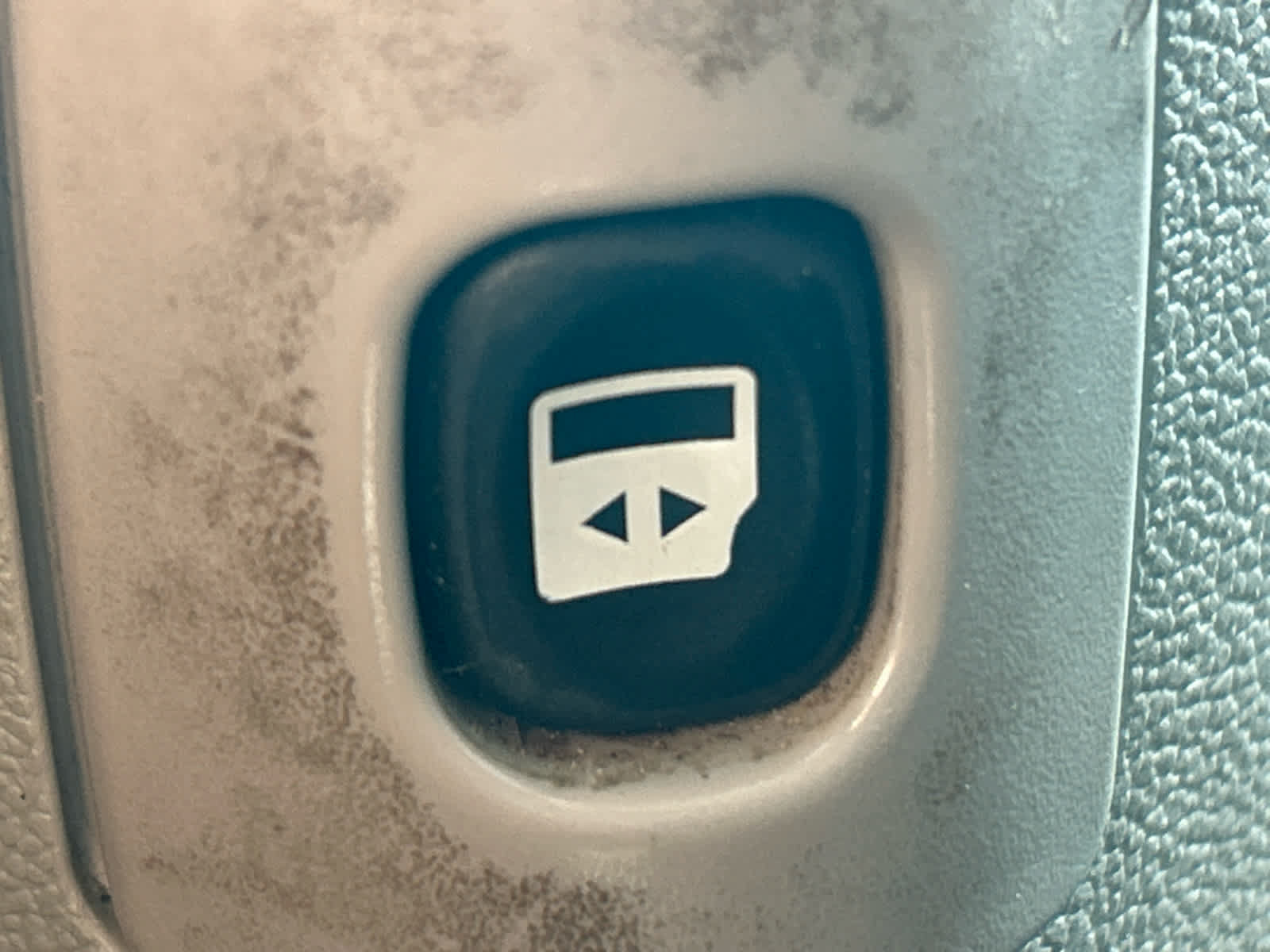 Used 2015 Chrysler Town & Country Touring FWD image 16