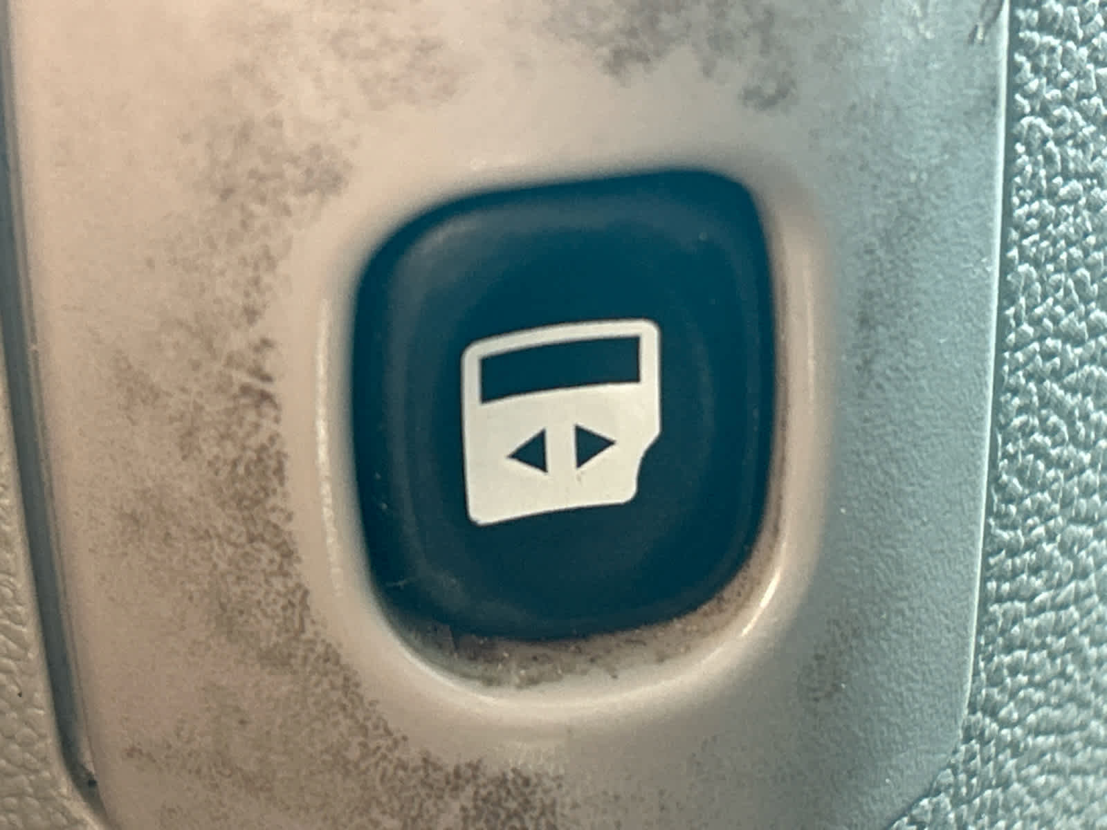 Used 2015 Chrysler Town & Country Touring FWD image 16