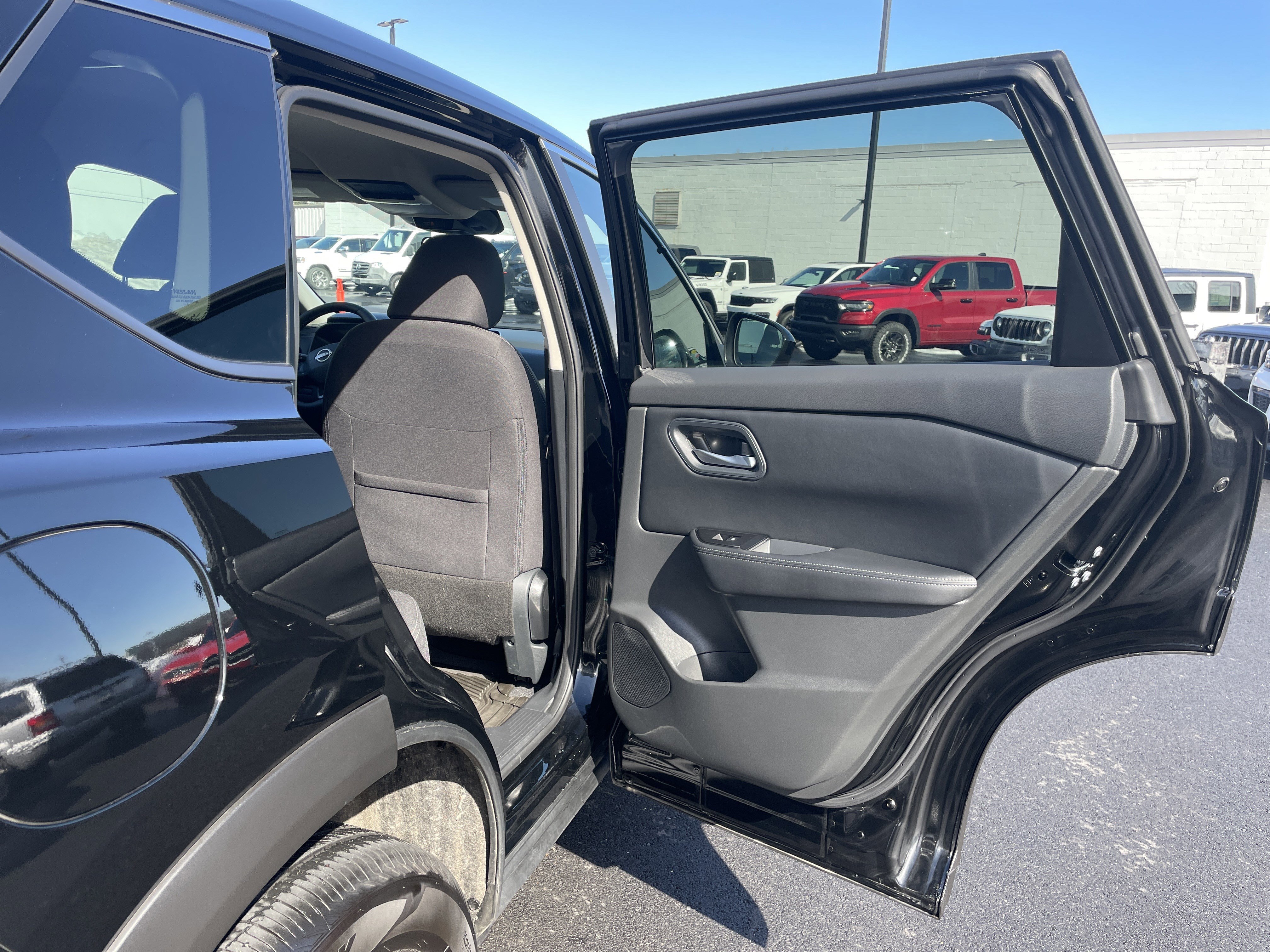 Used 2026 Nissan Rogue SV image 14